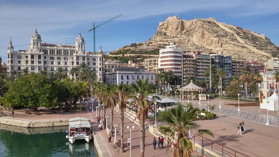 Centrico Y Espacioso Piso En Barrio Tranquilo Alicante Exterior photo